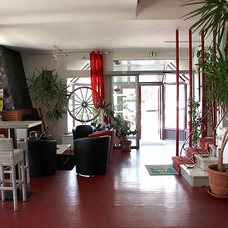 Logis - Et Restaurant Le Relais Des Garrigues