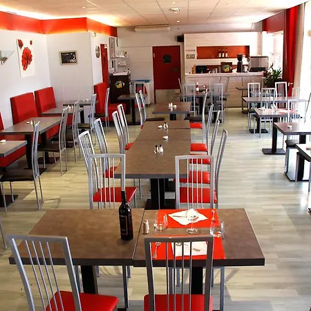 Hotell Logis - Et Restaurant Le Relais Des Garrigues