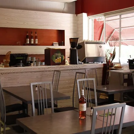 Hotell Logis - Et Restaurant Le Relais Des Garrigues Grisolles (Tarn-et-Garonne)