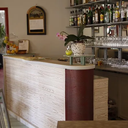 Hotell Logis - Et Restaurant Le Relais Des Garrigues