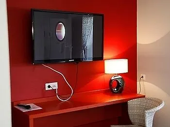 Logis - Et Restaurant Le Relais Des Garrigues Hotell