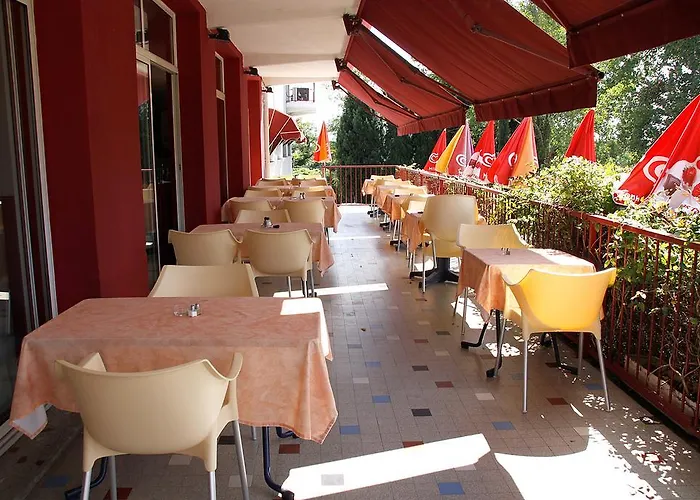 Logis - Et Restaurant Le Relais Des Garrigues Hotel