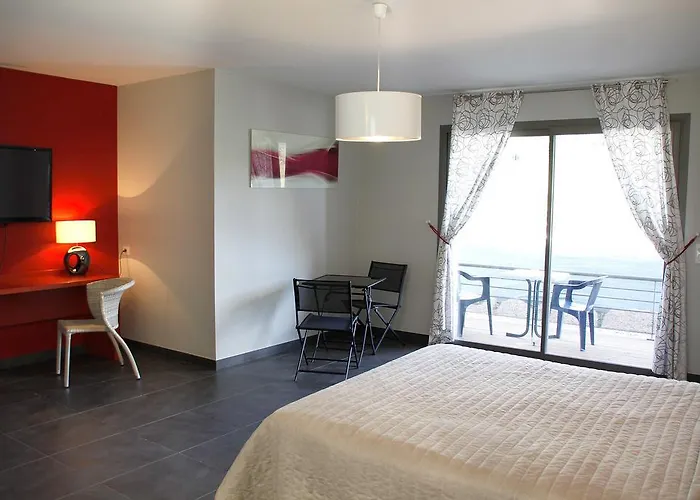 Logis - Et Restaurant Le Relais Des Garrigues Grisolles (Tarn-et-Garonne)