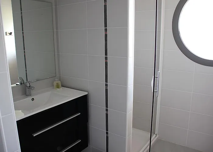 Logis - Et Restaurant Le Relais Des Garrigues Grisolles (Tarn-et-Garonne)