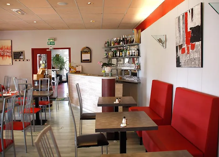 Logis - Et Restaurant Le Relais Des Garrigues Hotel