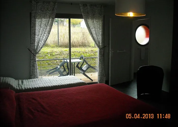 Logis - Et Restaurant Le Relais Des Garrigues Hotel 2*