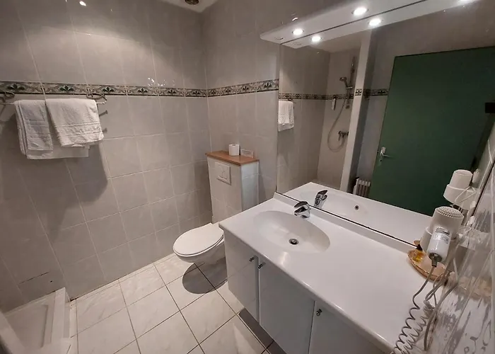 Hotel Logis - Et Restaurant Le Relais Des Garrigues