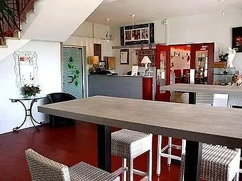 Hotel Logis - Et Restaurant Le Relais Des Garrigues Grisolles (Tarn-et-Garonne)