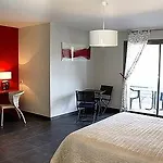 Relais Des Garrigues Hotel
