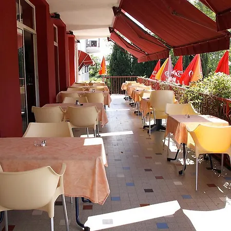 Logis - Et Restaurant Le Relais Des Garrigues Hotel