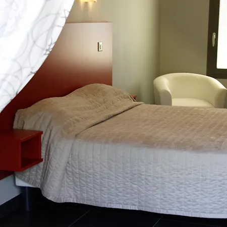 Hotel Logis - Et Restaurant Le Relais Des Garrigues