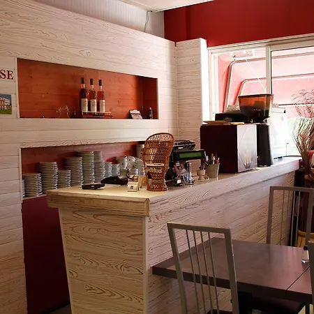 Logis - Et Restaurant Le Relais Des Garrigues Hotel 2*