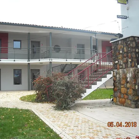 Logis - Et Restaurant Le Relais Des Garrigues