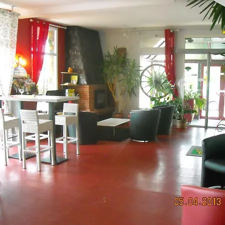 Hotel Logis - Et Restaurant Le Relais Des Garrigues Grisolles (Tarn-et-Garonne)