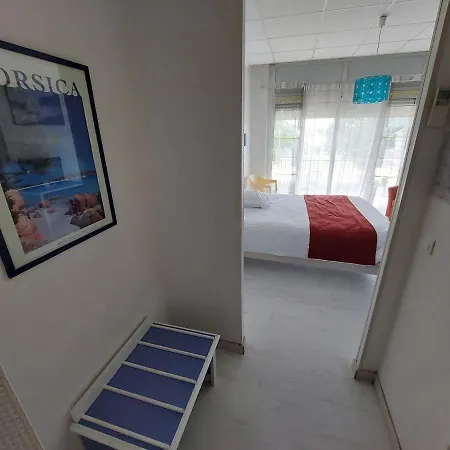 Logis - Et Restaurant Le Relais Des Garrigues Grisolles (Tarn-et-Garonne)