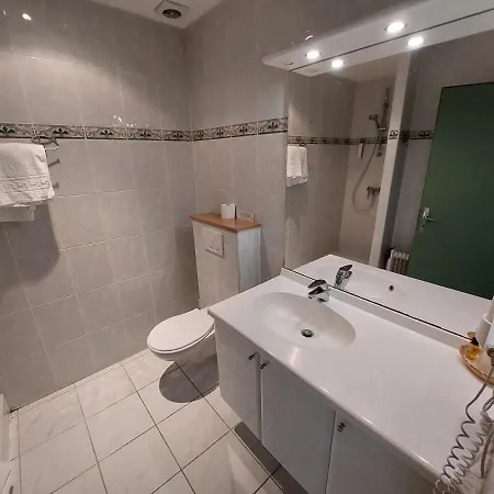 Hotel Logis - Et Restaurant Le Relais Des Garrigues