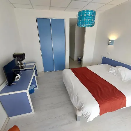 Logis - Et Restaurant Le Relais Des Garrigues Hotel 2*