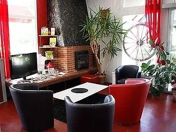 Logis - Et Restaurant Le Relais Des Garrigues 2*