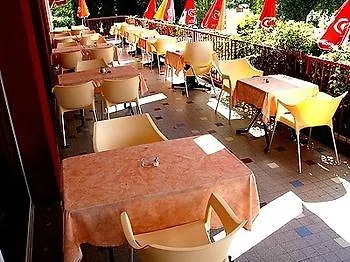 Hotel Logis - Et Restaurant Le Relais Des Garrigues Grisolles (Tarn-et-Garonne)