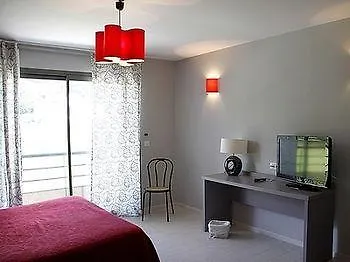 Hotel Logis - Et Restaurant Le Relais Des Garrigues Grisolles (Tarn-et-Garonne)