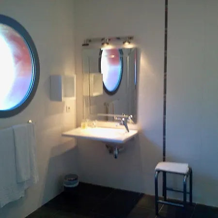 Hotel Logis - Et Restaurant Le Relais Des Garrigues 2*