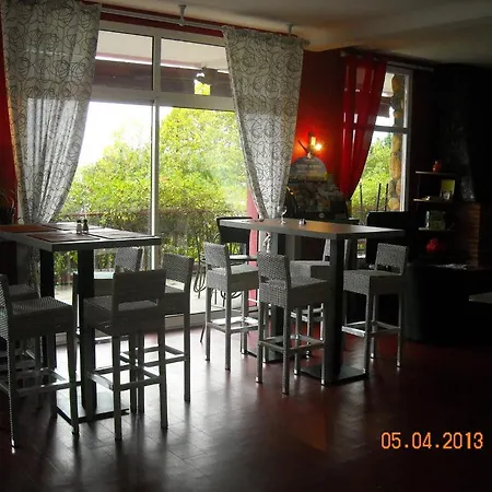 Logis - Et Restaurant Le Relais Des Garrigues Hotel