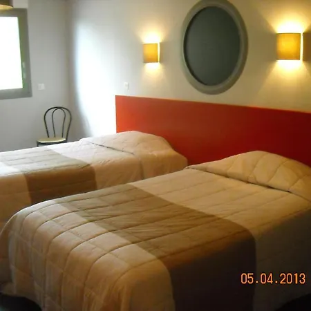 Logis - Et Restaurant Le Relais Des Garrigues 2*