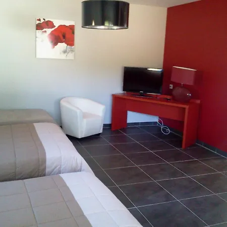 Logis - Et Restaurant Le Relais Des Garrigues 2*